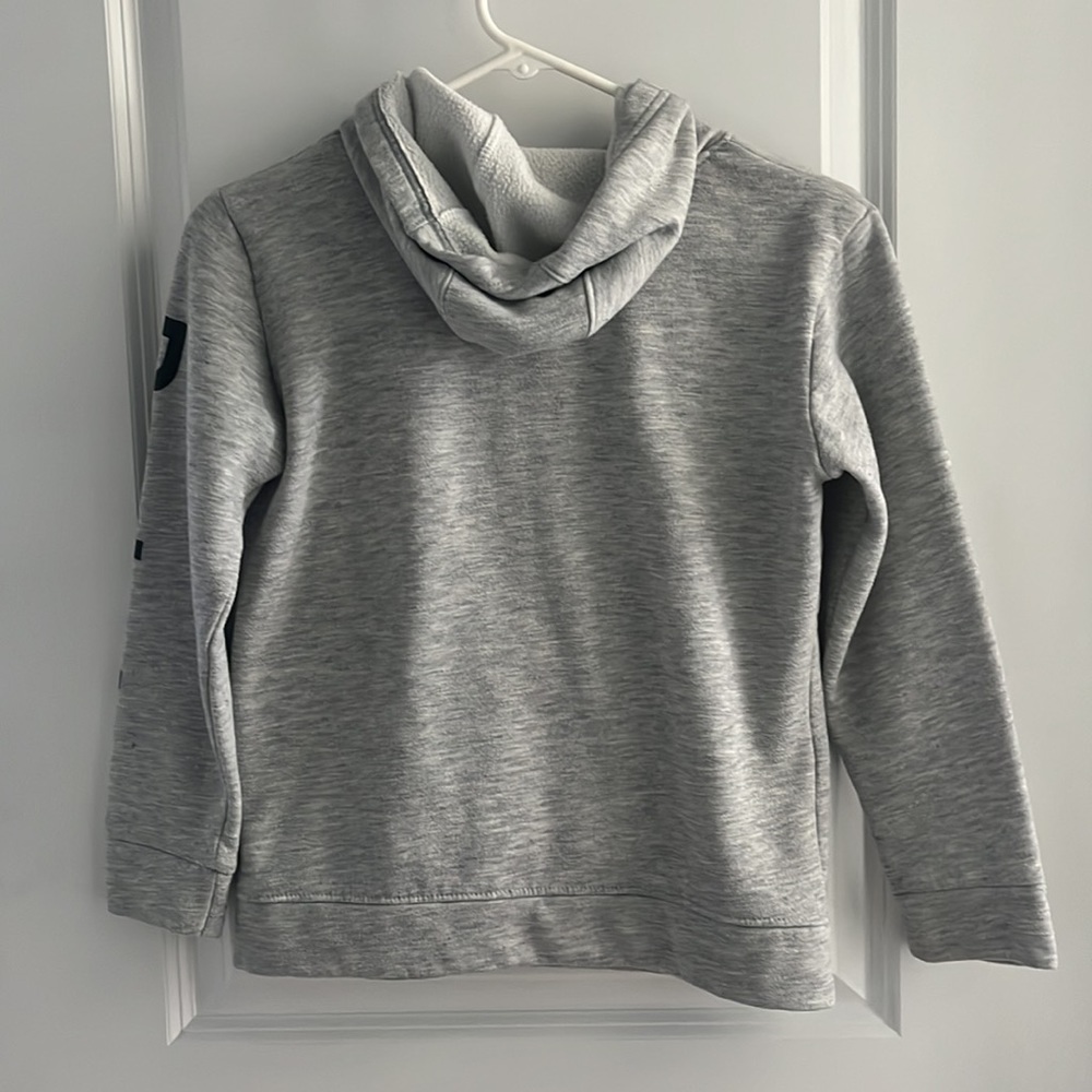 1 hoodie and 1 short sleeve shirt both Reebok - Picture 2 of 6